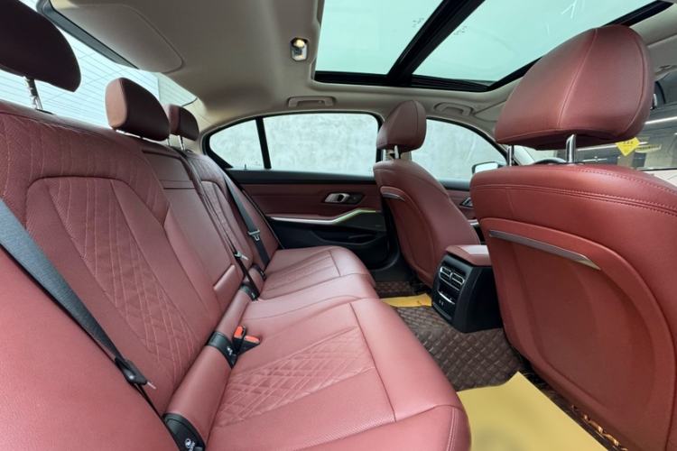 Used BMW 3 Series 2025 330Li M Sport Shadowline Package Interior 2