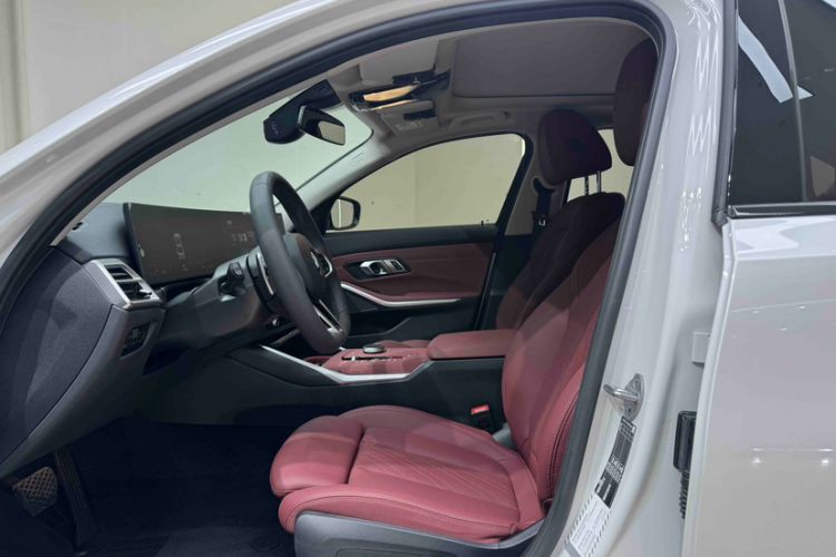 Used BMW 3 Series 2025 330Li M Sport Shadowline Package Interior 3