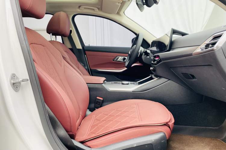 Used BMW 3 Series 2025 325i M Sport Package Interior 3