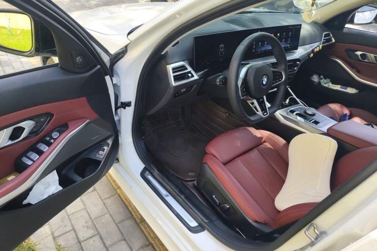 Used BMW 3 Series 2025 330Li M Sport Shadowline Package Interior 3