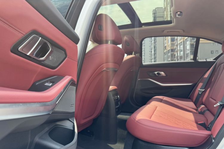 Used BMW 3 Series 2025 330Li M Sport Shadowline Package Interior 3