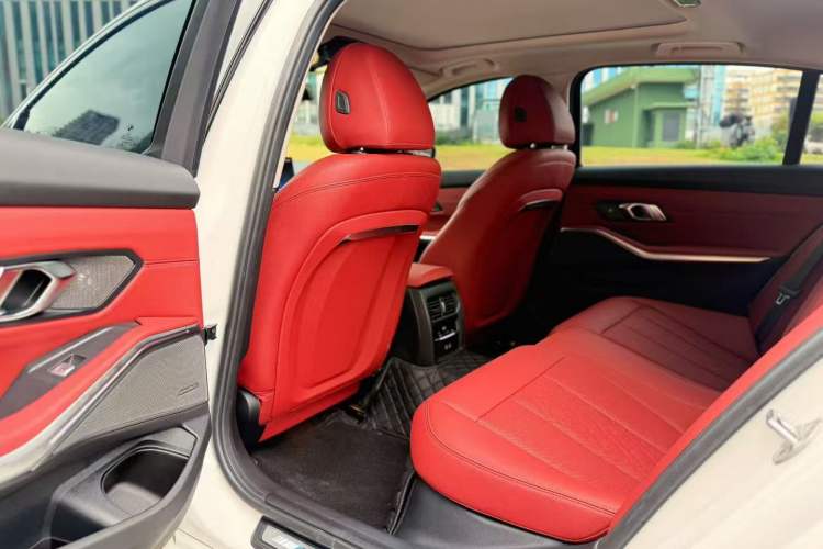 Used BMW 3 Series 2025 330Li M Sport Shadowline Package Interior 4