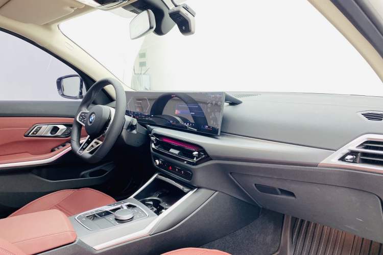 Used BMW 3 Series 2025 325i M Sport Package Interior 5