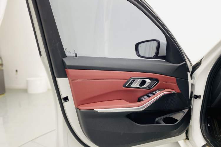 Used BMW 3 Series 2025 325i M Sport Package Interior 6