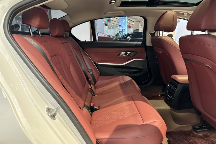 Used BMW 3 Series 2025 330Li M Sport Shadowline Package Interior 6