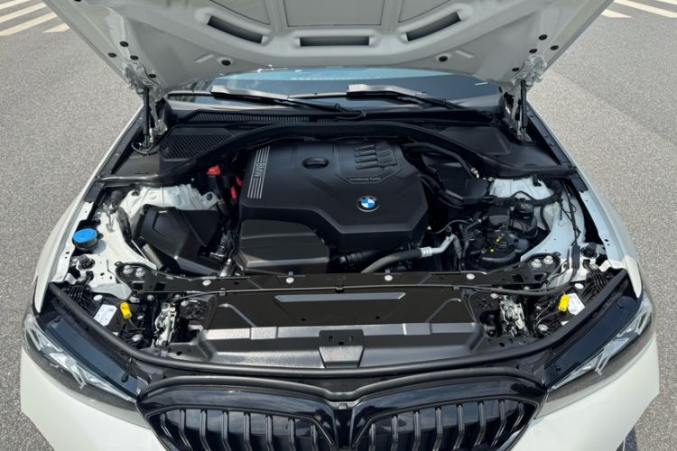 Used BMW 3 Series 2025 330Li M Sport Shadowline Package Interior 6