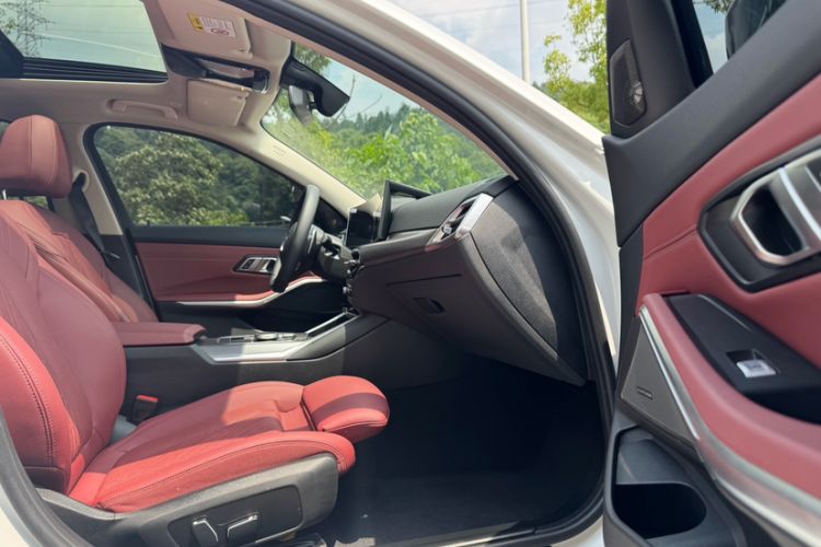 Used BMW 3 Series 2025 330Li M Sport Shadowline Package Interior 7