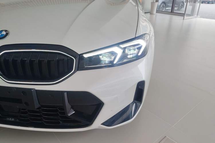 Used BMW 3 Series 2025 330Li M Sport Shadowline Package Left Front Headlight