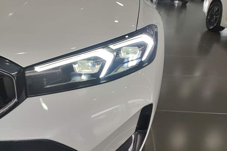 Used BMW 3 Series 2025 330Li M Sport Shadowline Package Left Front Headlight