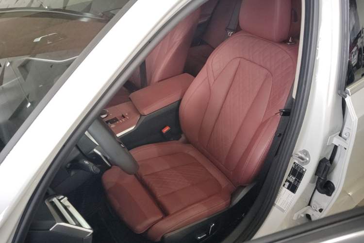 Used BMW 3 Series 2025 325i M Sport Package Left Front Seat