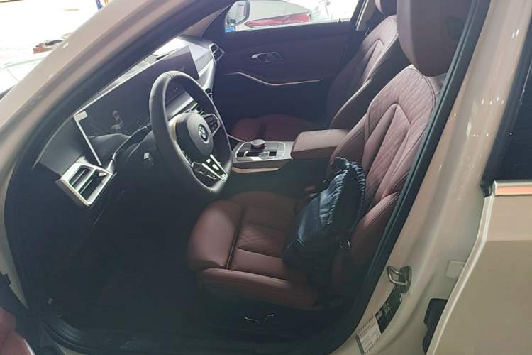 Used BMW 3 Series 2025 325i M Sport Package Left Front Seat