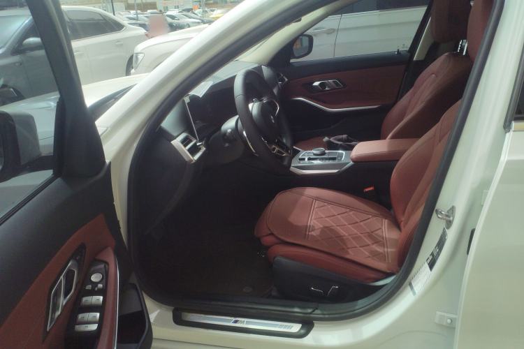Used BMW 3 Series 2025 325i M Sport Package Left Front Seat