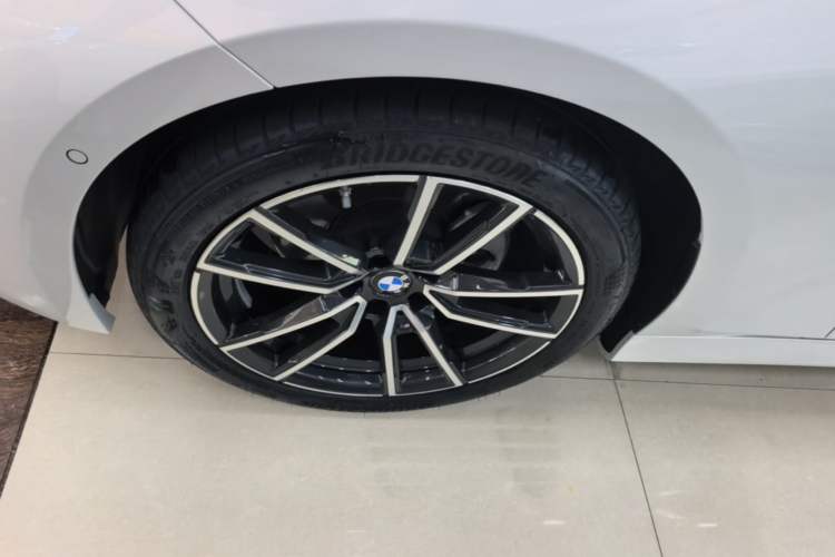 Used BMW 3 Series 2025 325Li M Sport Package Left Front Wheel Hub