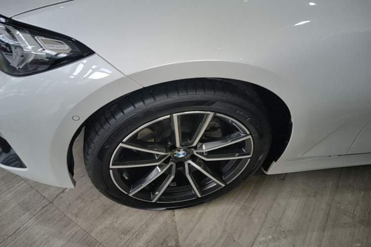 Used BMW 3 Series 2025 325i M Sport Package Left Front Wheel Hub