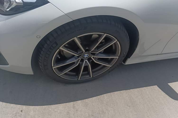 Used BMW 3 Series 2025 325i M Sport Package Left Front Wheel Hub