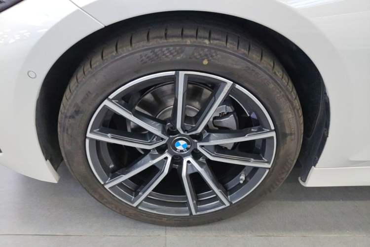 Used BMW 3 Series 2025 325Li M Sport Package Left Front Wheel Hub