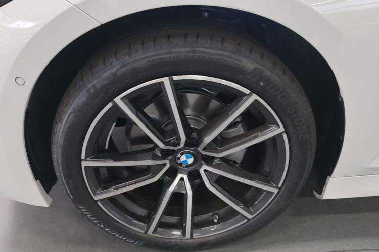 Used BMW 3 Series 2025 325Li M Sport Package Left Front Wheel Hub
