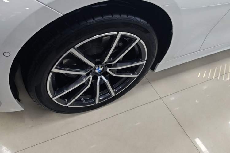 Used BMW 3 Series 2025 325Li M Sport Package Left Front Wheel Hub