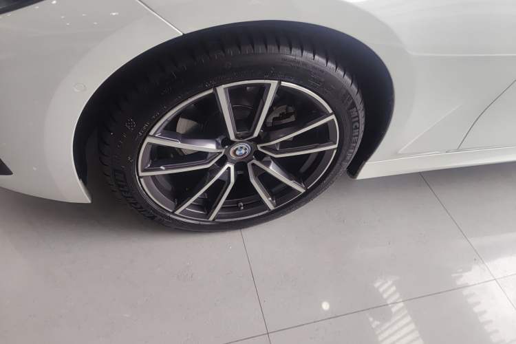 Used BMW 3 Series 2025 325Li M Sport Package Left Front Wheel Hub
