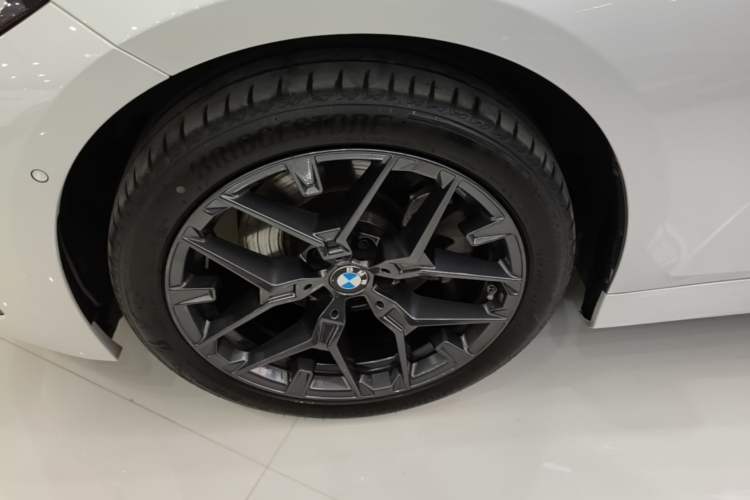 Used BMW 3 Series 2025 330Li M Sport Shadowline Package Left Front Wheel Hub
