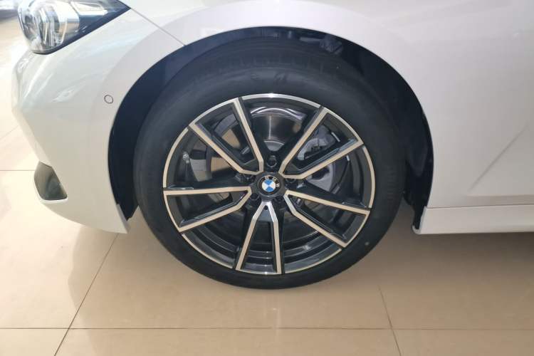 Used BMW 3 Series 2025 325Li M Sport Package Left Front Wheel Hub