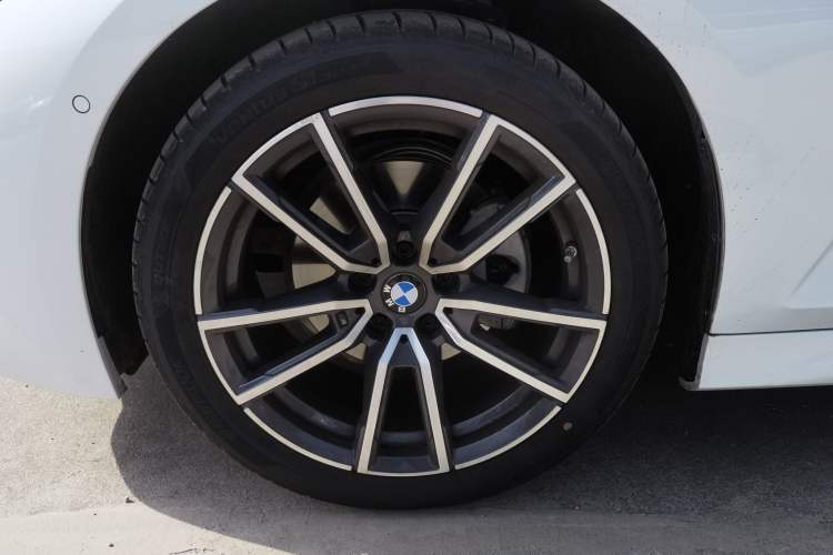 Used BMW 3 Series 2025 325Li M Sport Package Left Front Wheel Hub