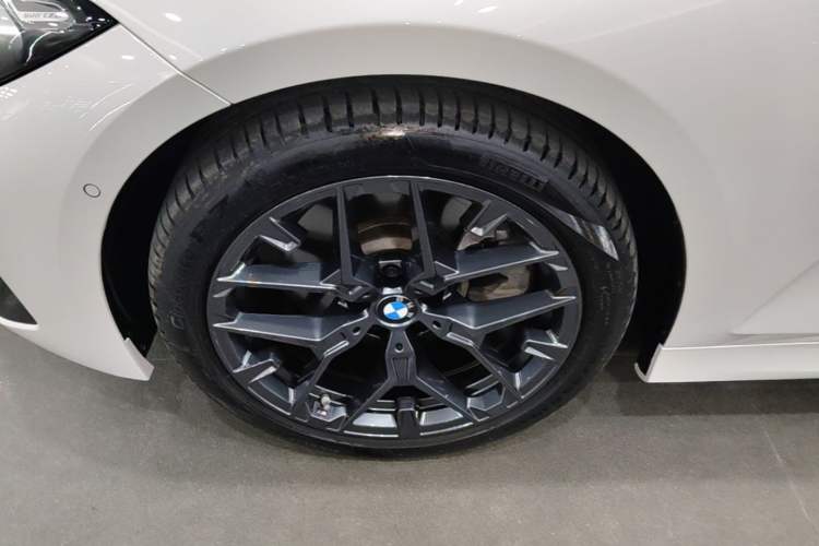 Used BMW 3 Series 2025 330i M Sport Night Edition Package Left Front Wheel Hub