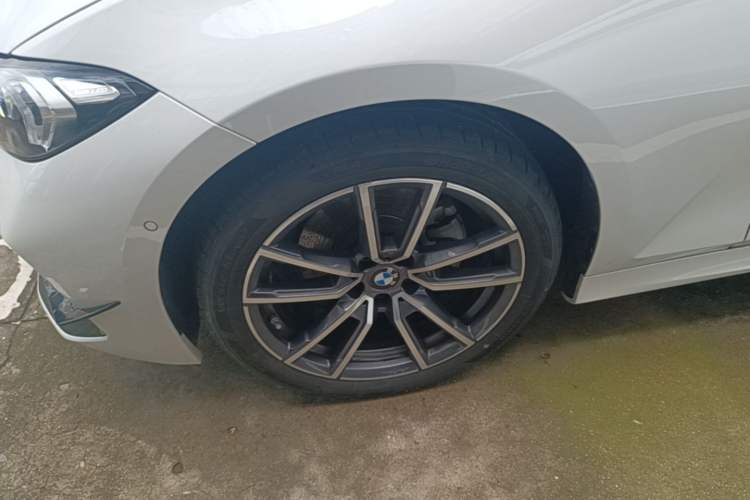 Used BMW 3 Series 2025 325Li M Sport Package Left Front Wheel Hub