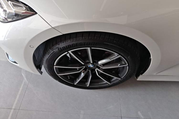 Used BMW 3 Series 2025 325Li M Sport Package Left Front Wheel Hub
