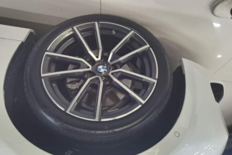 Used BMW 3 Series 2025 325Li M Sport Package Left Front Wheel Hub