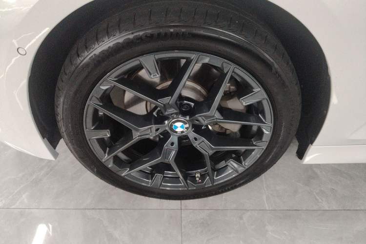 Used BMW 3 Series 2025 330Li M Sport Shadowline Package Left Front Wheel Hub