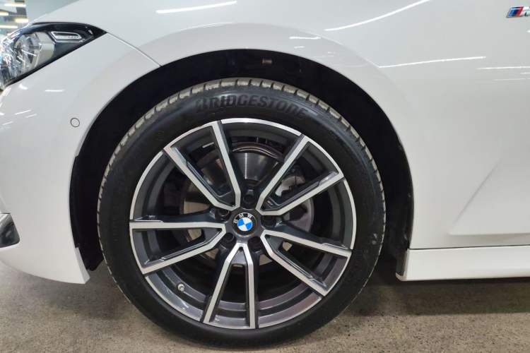 Used BMW 3 Series 2025 325Li M Sport Package Left Front Wheel Hub