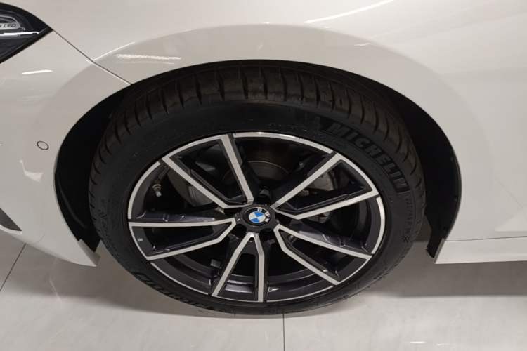 Used BMW 3 Series 2025 325Li M Sport Package Left Front Wheel Hub