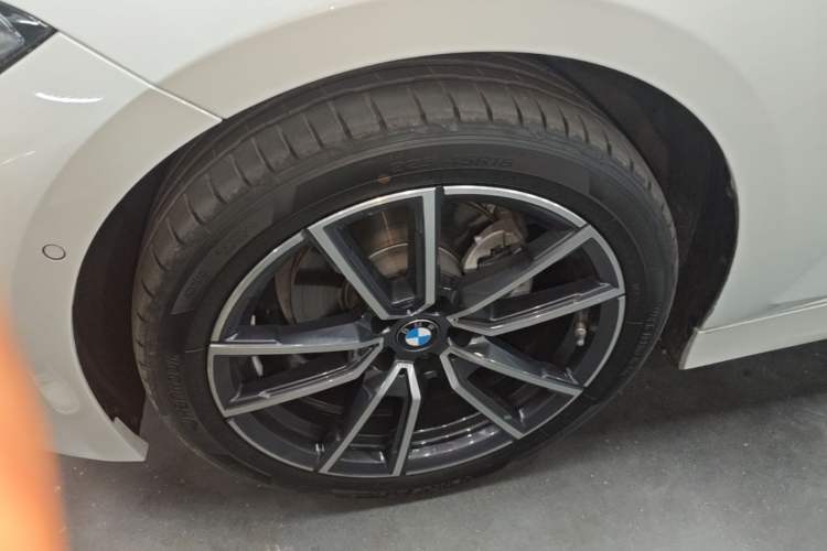 Used BMW 3 Series 2025 325Li M Sport Package Left Front Wheel Hub