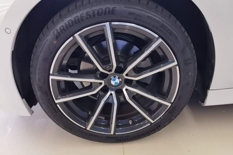 Used BMW 3 Series 2025 325Li M Sport Package Left Front Wheel Hub