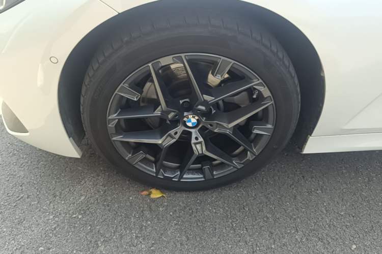 Used BMW 3 Series 2025 330Li M Sport Shadowline Package Left Front Wheel Hub