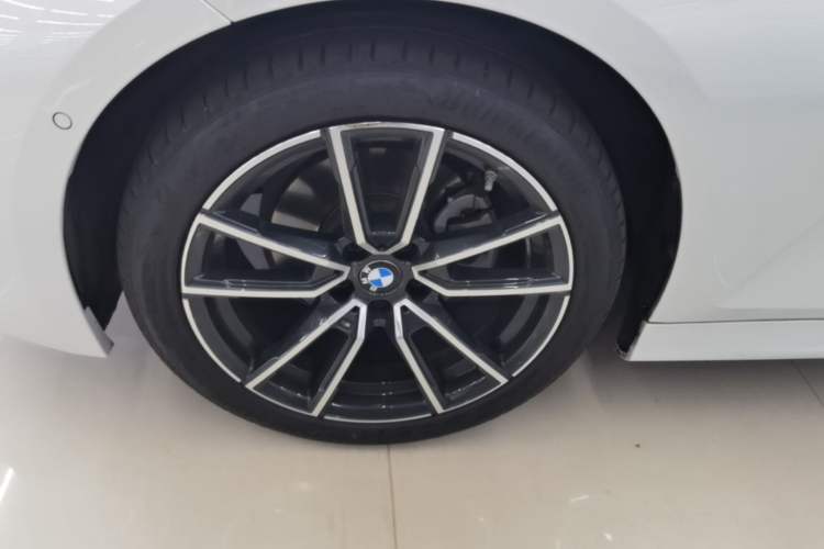 Used BMW 3 Series 2025 325Li M Sport Package Left Front Wheel Hub