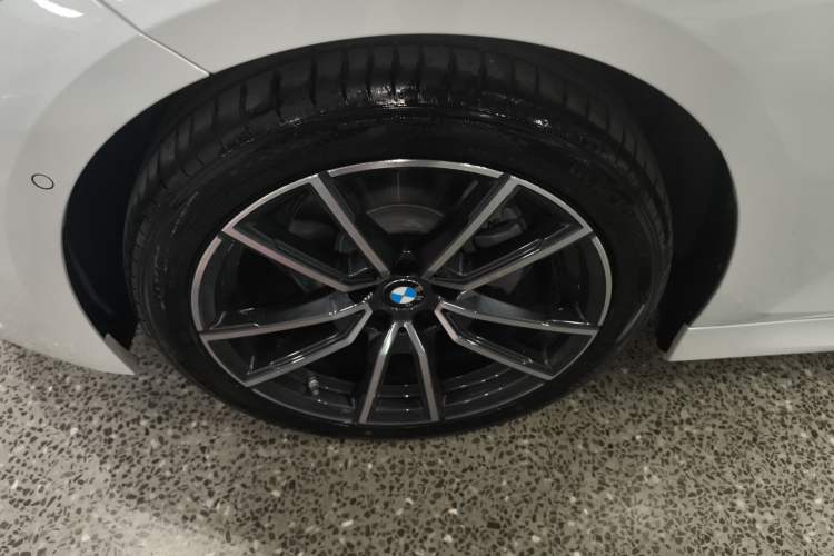 Used BMW 3 Series 2025 325Li M Sport Package Left Front Wheel Hub