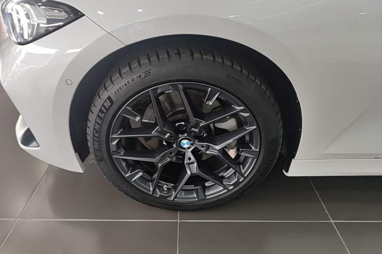 Used BMW 3 Series 2025 330Li M Sport Shadowline Package Left Front Wheel Hub