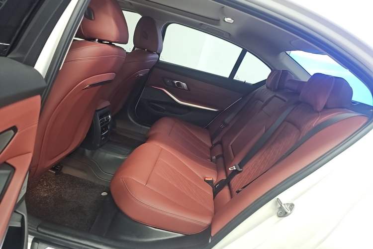 Used BMW 3 Series 2025 330Li M Sport Shadowline Package Left Rear Seat