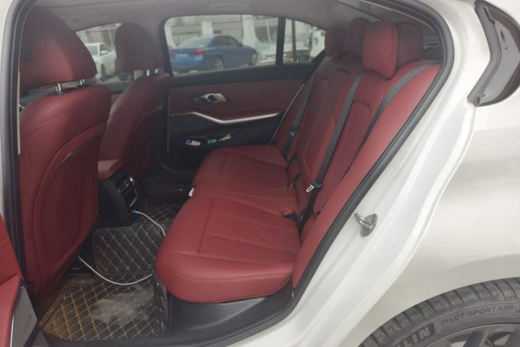 Used BMW 3 Series 2025 330Li M Sport Shadowline Package Left Rear Seat