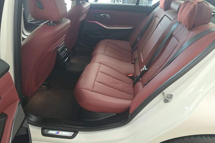 Used BMW 3 Series 2025 330Li M Sport Shadowline Package Left Rear Seat