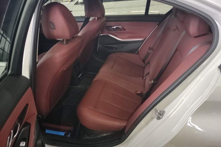 Used BMW 3 Series 2025 325i M Sport Package Left Rear Seat