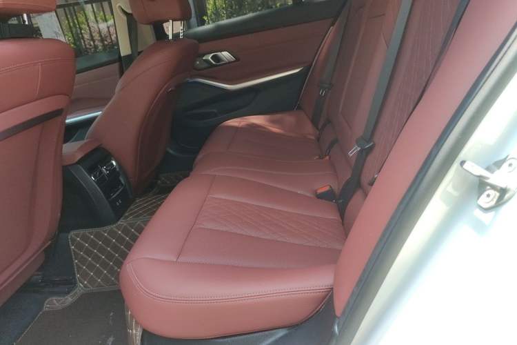 Used BMW 3 Series 2025 330Li M Sport Shadowline Package Left Rear Seat