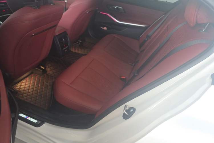 Used BMW 3 Series 2025 330Li M Sport Shadowline Package Left Rear Seat