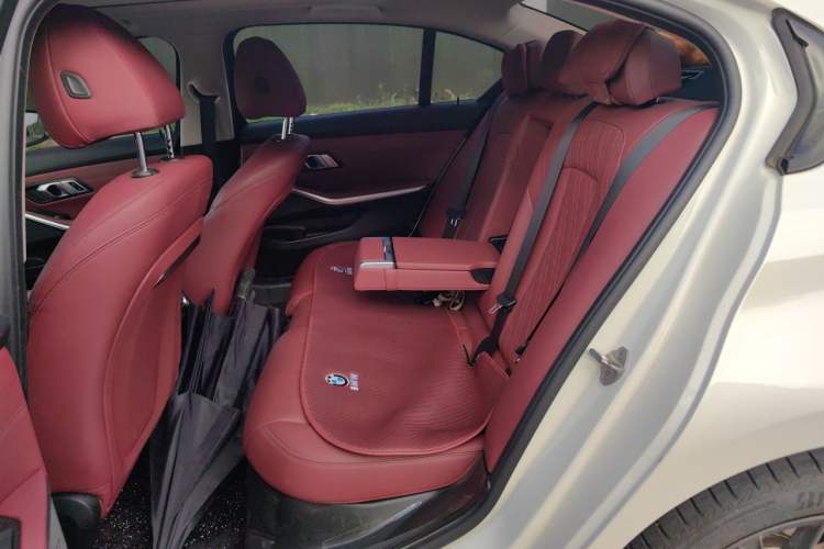 Used BMW 3 Series 2025 330Li M Sport Shadowline Package Left Rear Seat