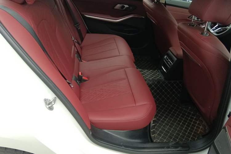 Used BMW 3 Series 2025 330Li M Sport Shadowline Package Left Rear Seat