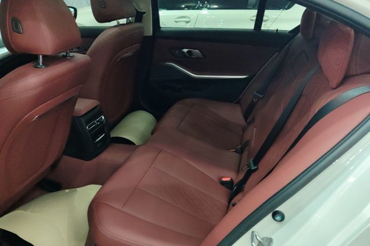 Used BMW 3 Series 2025 330Li M Sport Shadowline Package Left Rear Seat