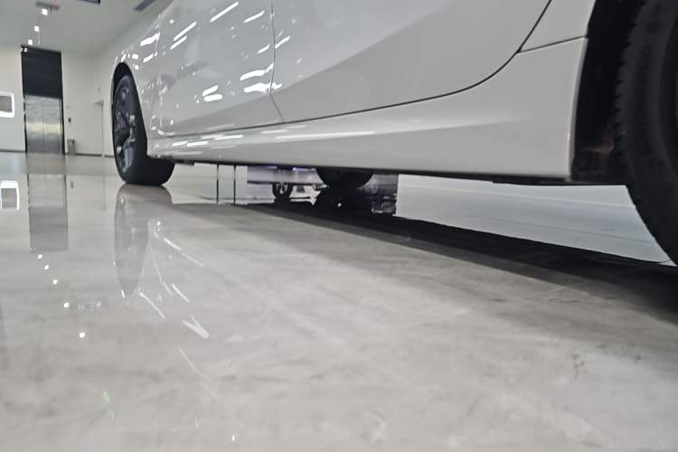 Used BMW 3 Series 2025 330Li M Sport Shadowline Package Left Side Sill