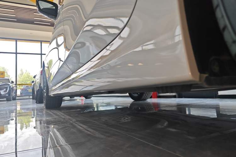Used BMW 3 Series 2025 330Li M Sport Shadowline Package Left Side Sill